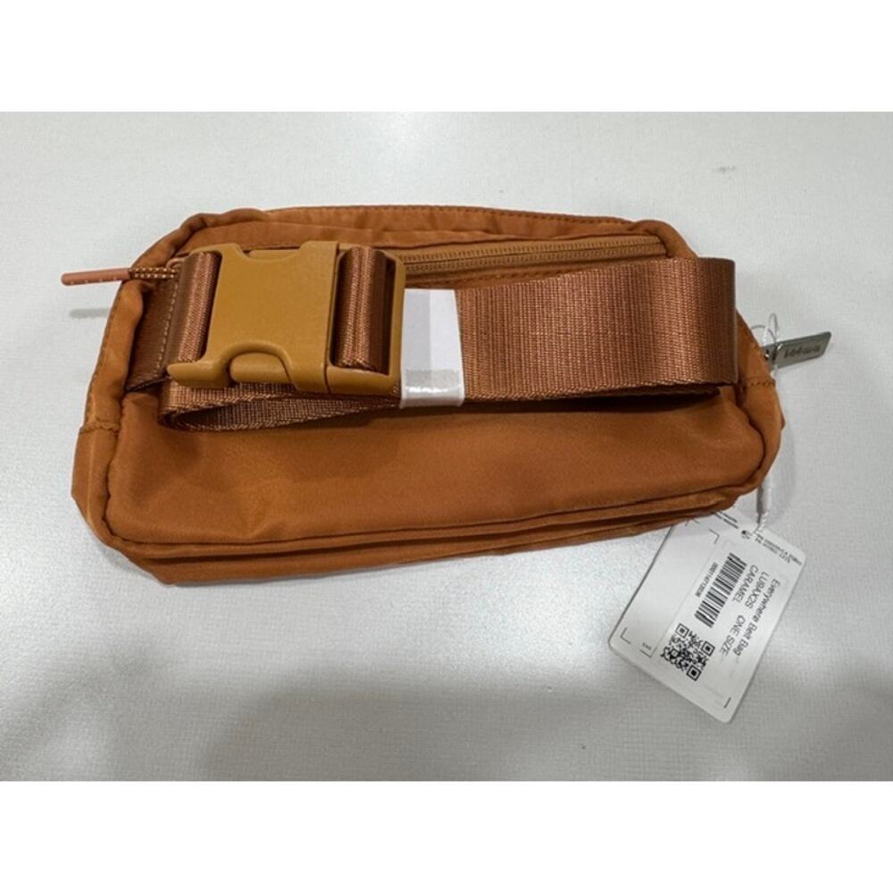 Lululemon Everywhere Belt Bag - Picture 2 of 3